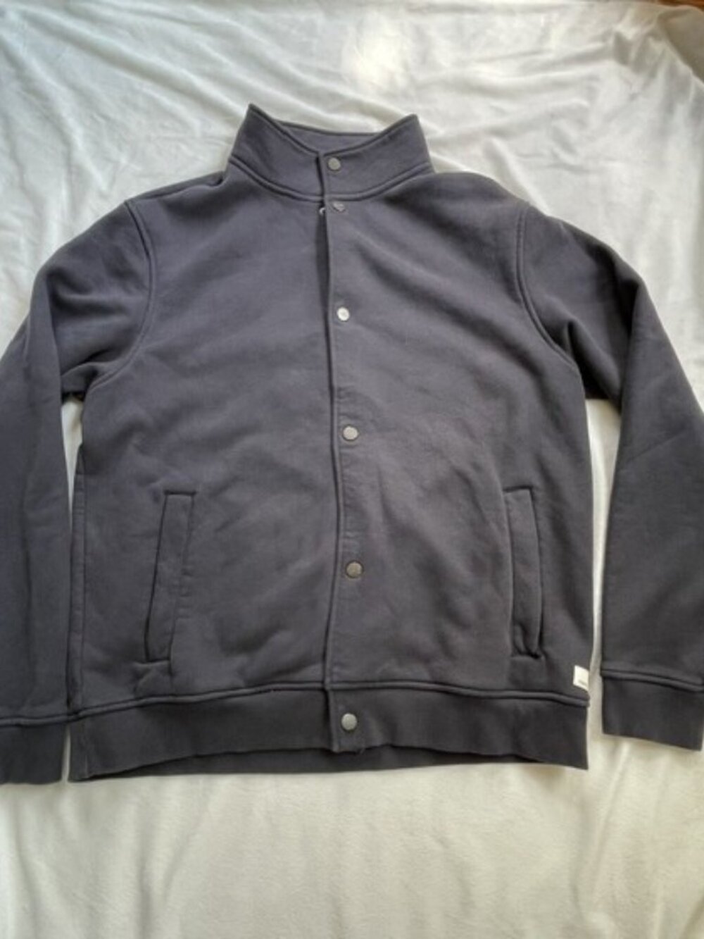 Vuori Men’s V296 Snap Front Fleece Soft Seaside Jacket, Charcoal Gray, Size L